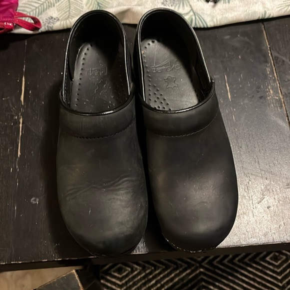 Dansko Shoes - Dansko used gently women’s size 37 black. US 6.5-7